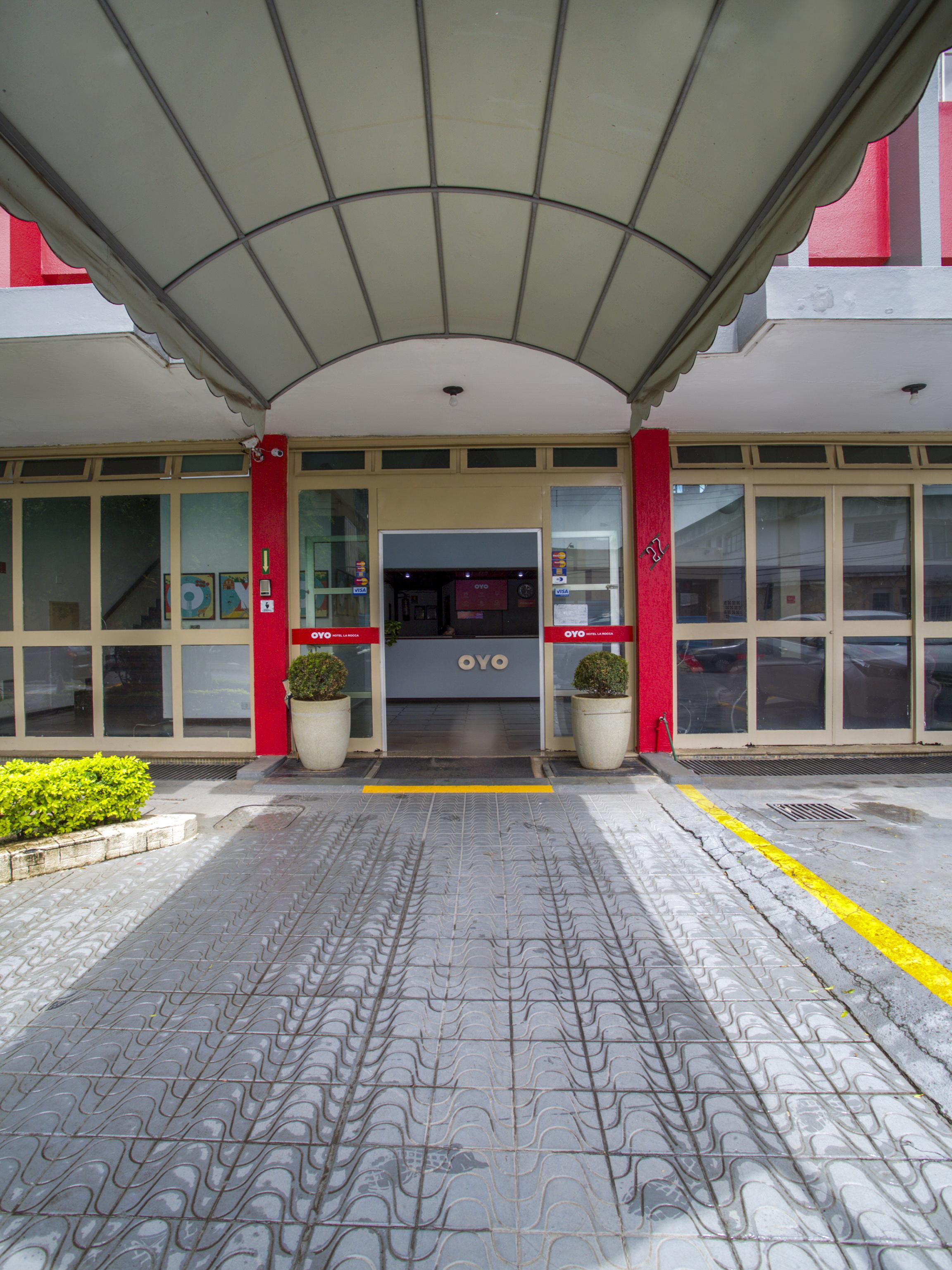 Hotel La Rocca, Гояния Екстериор снимка